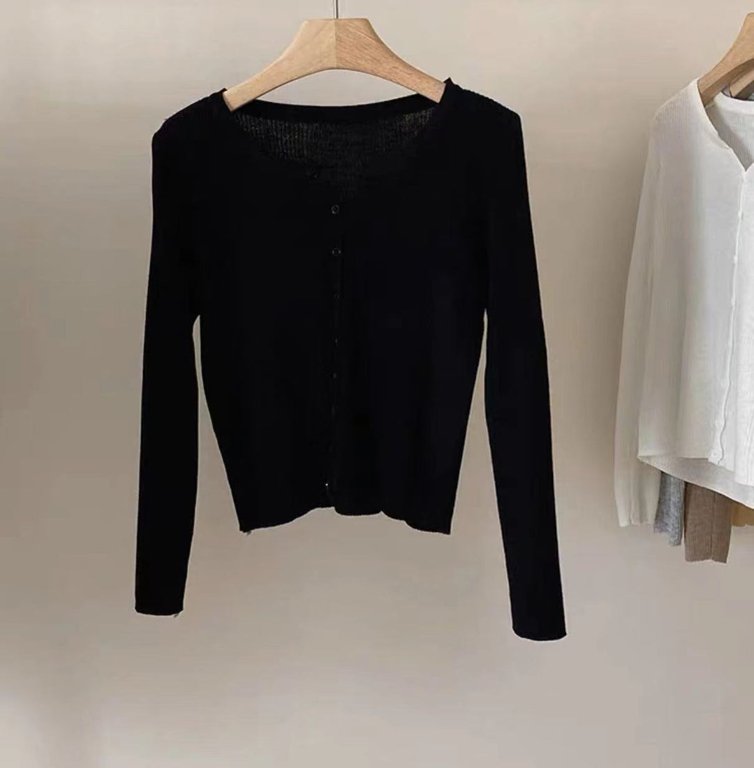 Damen figurbetonte Strickjacke mit elegantem Knopfverschluss und feiner Rippstruktur Heidi-Mode