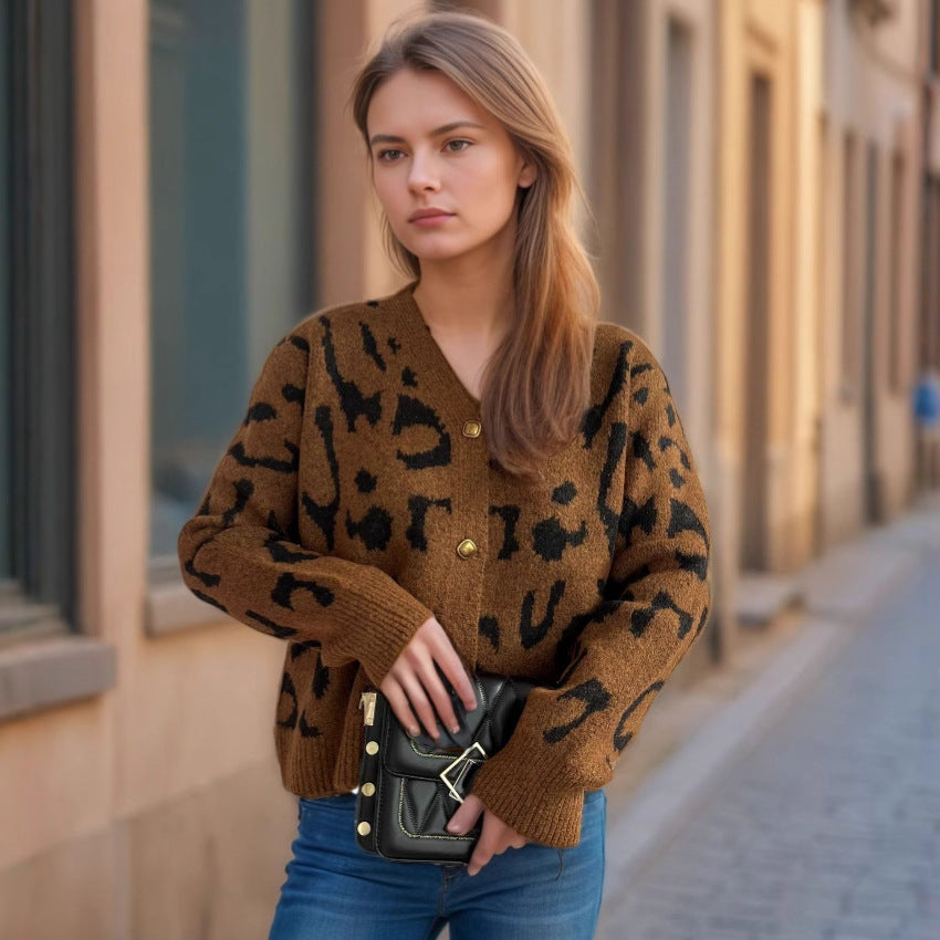 Damen Strickjacke im modernen Leopardenmuster mit Knopfdetails Heidi-Mode