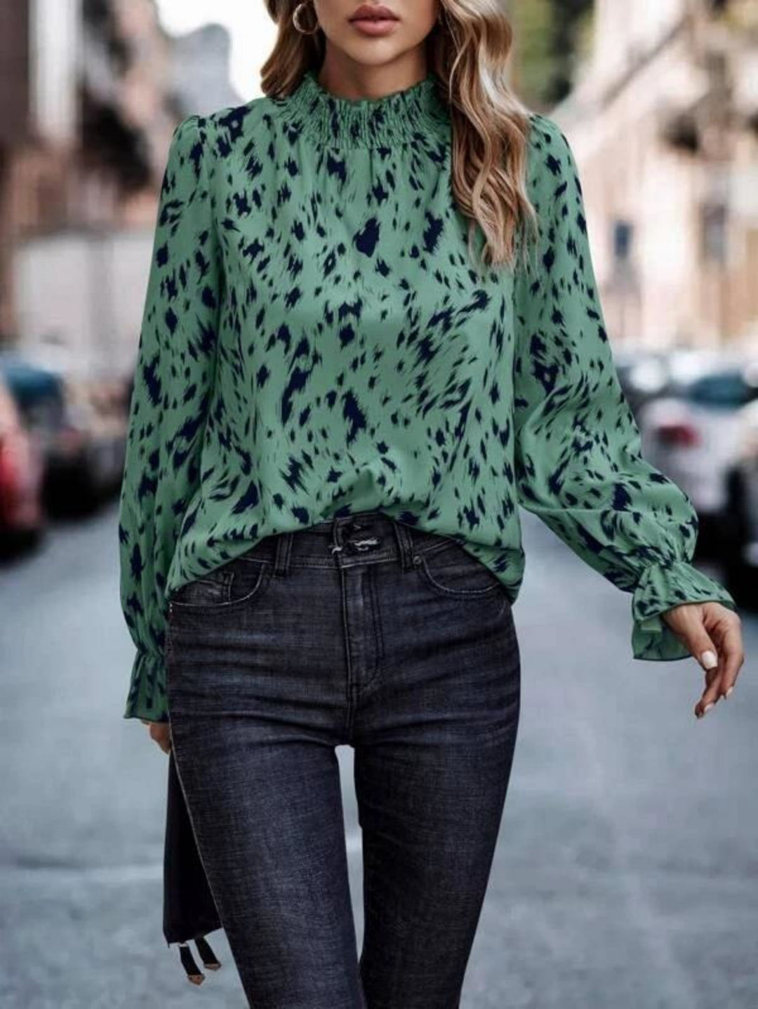 Damen Bluse mit verspieltem Muster und hohem Kragen Heidi-Mode