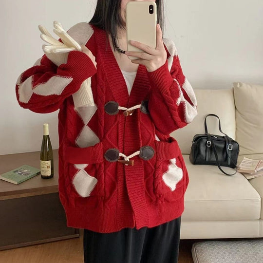 Damen Grob gestrickter Cardigan mit romantischem Rautenmuster und dekorativen Holzknöpfen Heidi-Mode