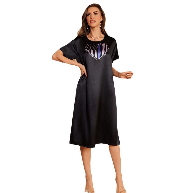 Damen Nachthemd aus satinähnlichem Material mit modernem Herzdesign Heidi-Mode
