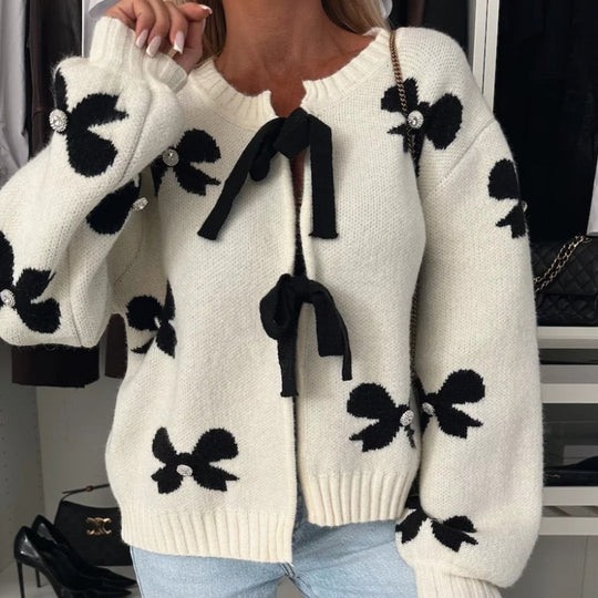 Damen Strickjacke mit dekorativen Schleifen und glänzenden Akzenten Heidi-Mode