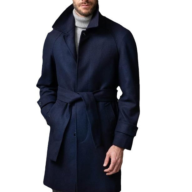 Herren eleganter Trenchcoat mit Taillengürtel und modernen Akzenten Heidi-Mode