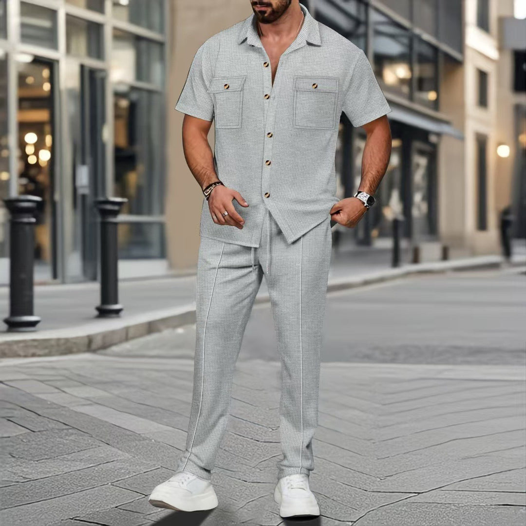 Herren Freizeitanzug mit modernem Streifenmuster und praktischen Taschen Heidi-Mode