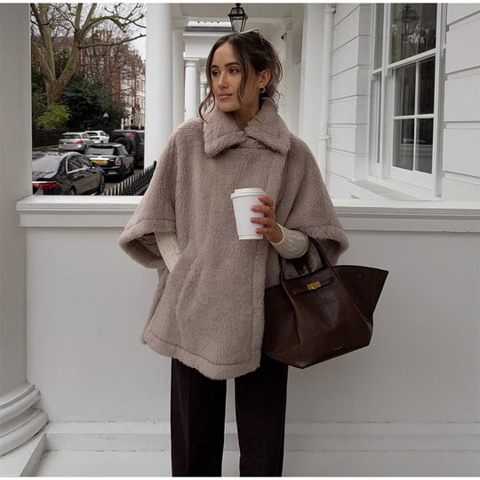 Damen Flauschiger Poncho Heidi-Mode