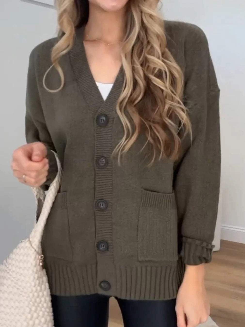 Damen Strickjacke mit Taschen und modernen Knöpfen Heidi-Mode