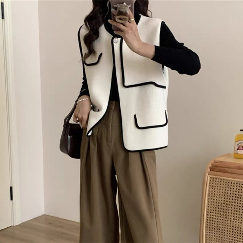 Damen Stilvolle Weste mit kontrastierenden Taschen und Knopfdetails Heidi-Mode