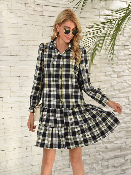 Damen Karokleid mit lässigem Hemdblusenstil und verspieltem Volant von Heidi-Mode