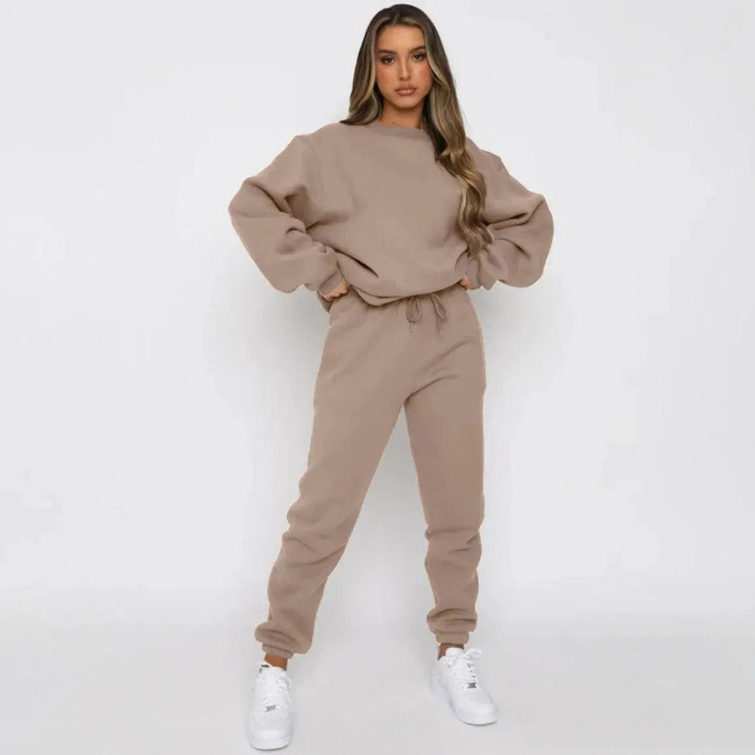 Heidi-Mode | Fashionable casual complete look with solid round neck for women