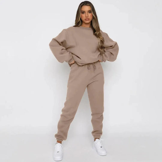 Heidi-Mode | Fashionable casual complete look with solid round neck for women