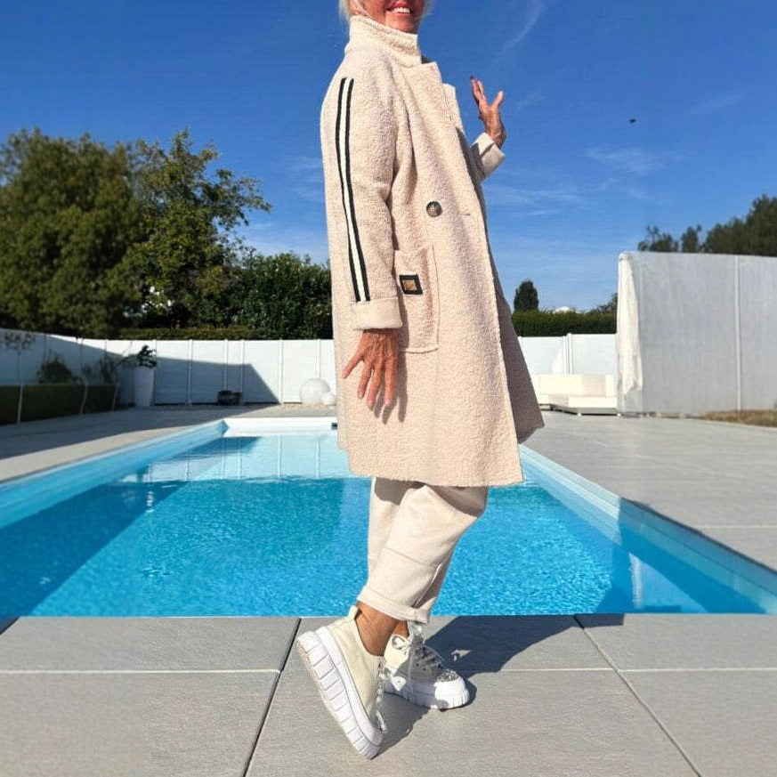 Damen eleganter Teddy-Mantel mit zwei Taschen und sportlichen Streifen Heidi-Mode