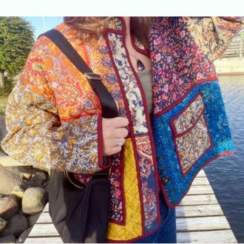 Damen Quilted Jacke mit buntem Patchwork-Design und praktischen Taschen Heidi-Mode