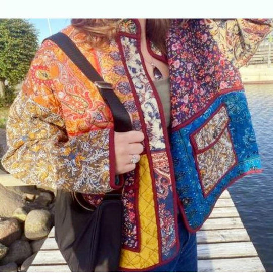 Damen Quilted Jacke mit buntem Patchwork-Design und praktischen Taschen Heidi-Mode