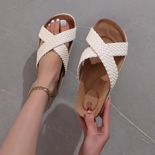 Heidi-Mode | Plateau-Sandalen mit gekreuztem Riemen