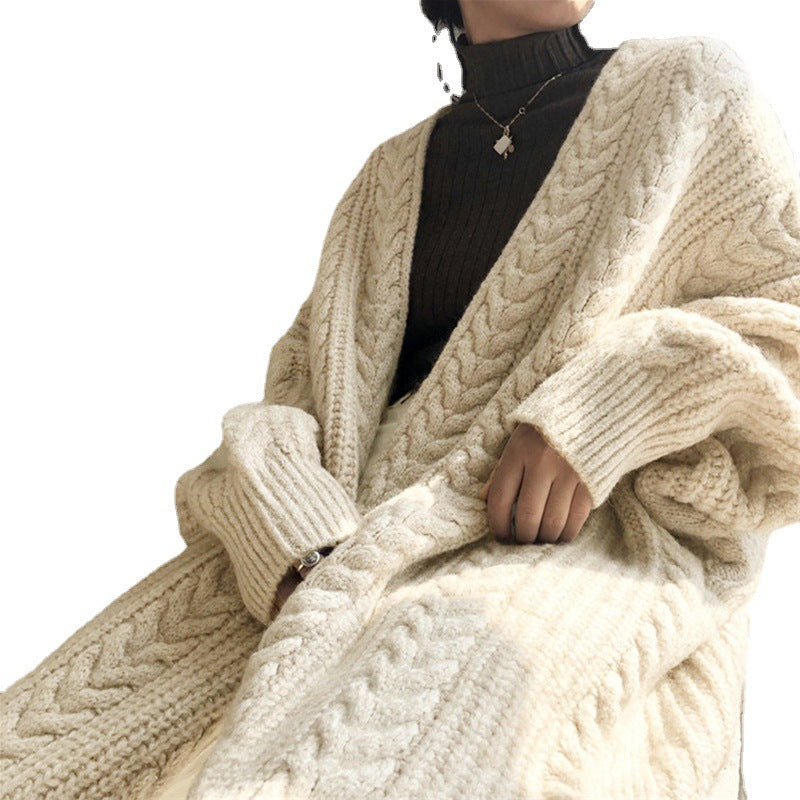 Damen Strickponcho mit tiefem V-Ausschnitt und trendigem Zopfmuster Heidi-Mode