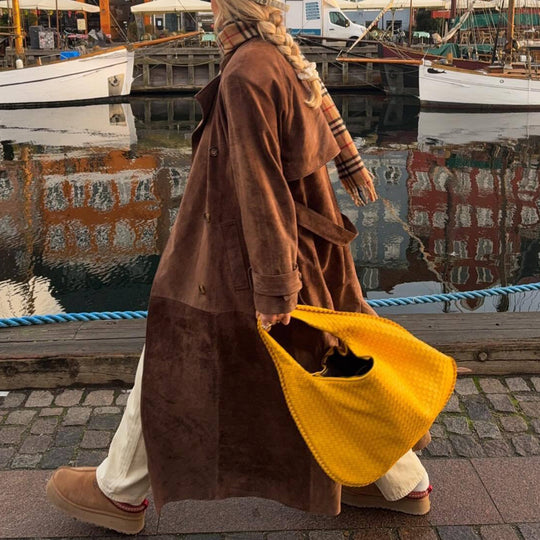 Damen Suede Trenchcoat mit Gürtel und eleganten Knopfdetails Heidi-Mode