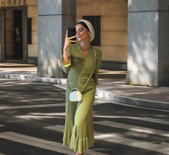 Damen Strickmaxikleid mit Knopfleiste und modischem V-Ausschnitt Heidi-Mode