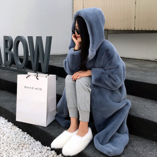 Damen Kuschelmantel mit Kapuze aus weichem Plüsch Heidi-Mode