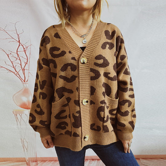 Damen grob gestrickte Cardigan mit tierischem Leopardenmuster und Knopfdetails Heidi-Mode