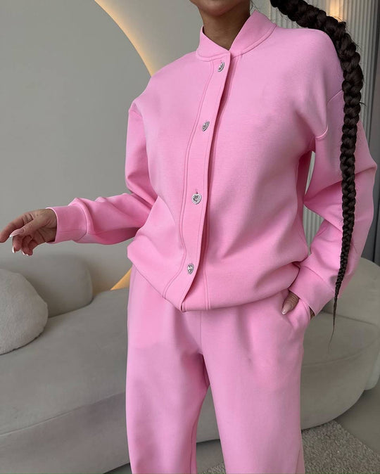 Damen elegantes Lounge-Set mit dekorativen Knöpfen und hohem Kragen Heidi-Mode