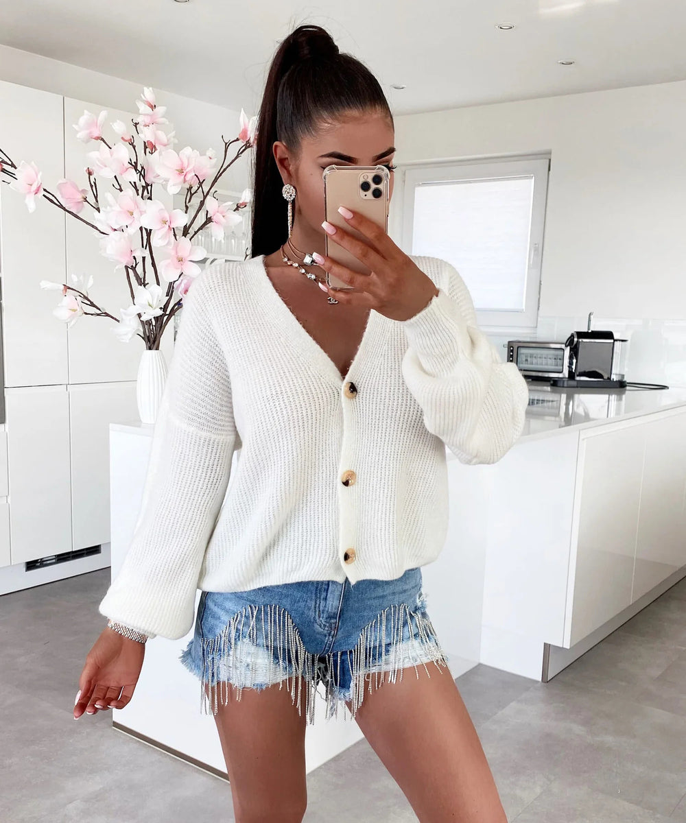 Damen Strickjacke mit voluminösen Ärmeln und hochwertigen Holzknöpfen Heidi-Mode