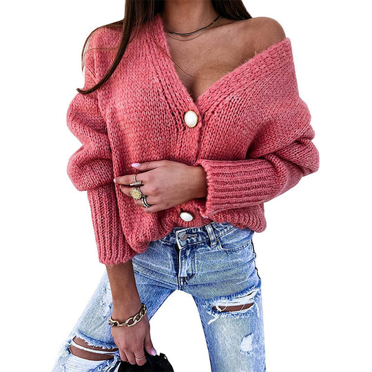 Damen Kuscheliger Cardigan mit tiefem V-Ausschnitt und dekorativen Knöpfen Heidi-Mode