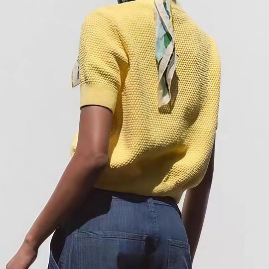 Damen Modische Strickjacke mit kurzen Ärmeln und glänzenden Knopfdetails Heidi-Mode