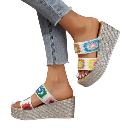 Damen Hochwertige Plateau-Sandalen mit buntem Stickdesign und komfortablem Fußbett Heidi-Mode