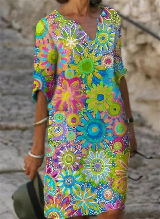 Damen Strandkleid im bunten Blumenmuster mit V-Ausschnitt und weitem Schnitt Heidi-Mode