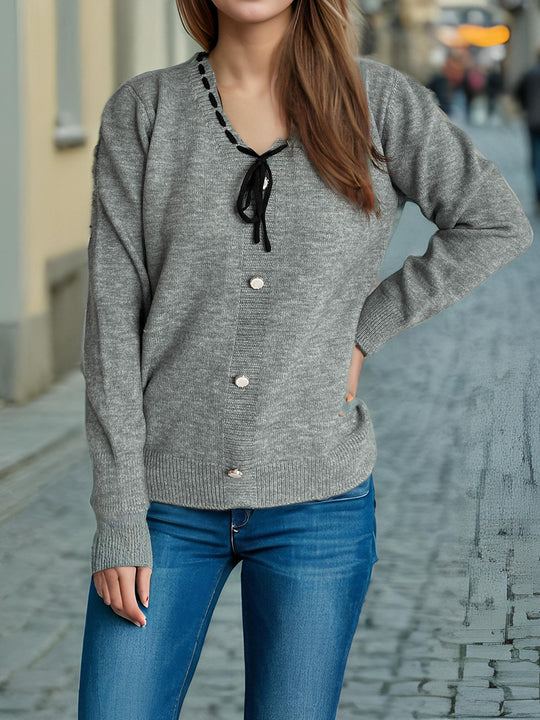 Damen modischer Strickpullover mit verspieltem Bindeband und dekorativen Knöpfen Heidi-Mode
