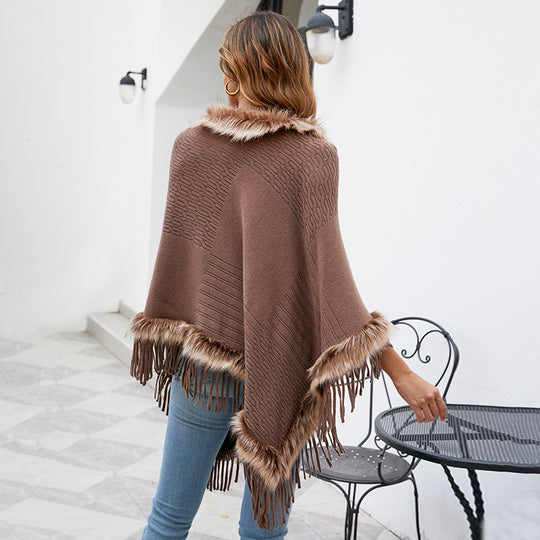 Damen eleganter Poncho mit luxuriösem Kunstfellkragen und dekadenten Fransen Heidi-Mode