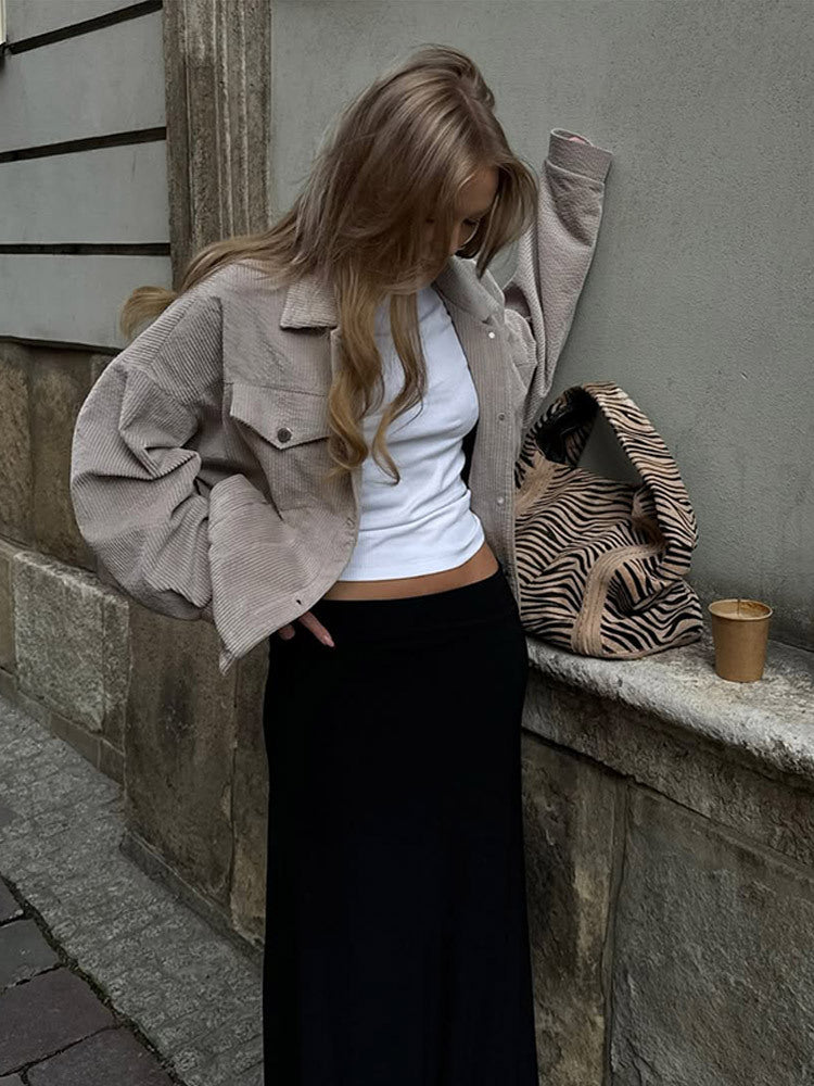 Damen Oversized Cordjacke mit praktischen Taschen und dezentem Streifenmuster Heidi-Mode