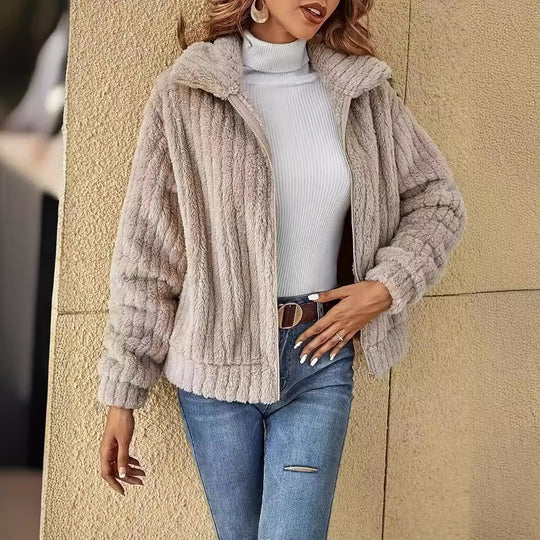 Damen Plüschjacke mit strukturiertem Design und hohem Kragen Heidi-Mode