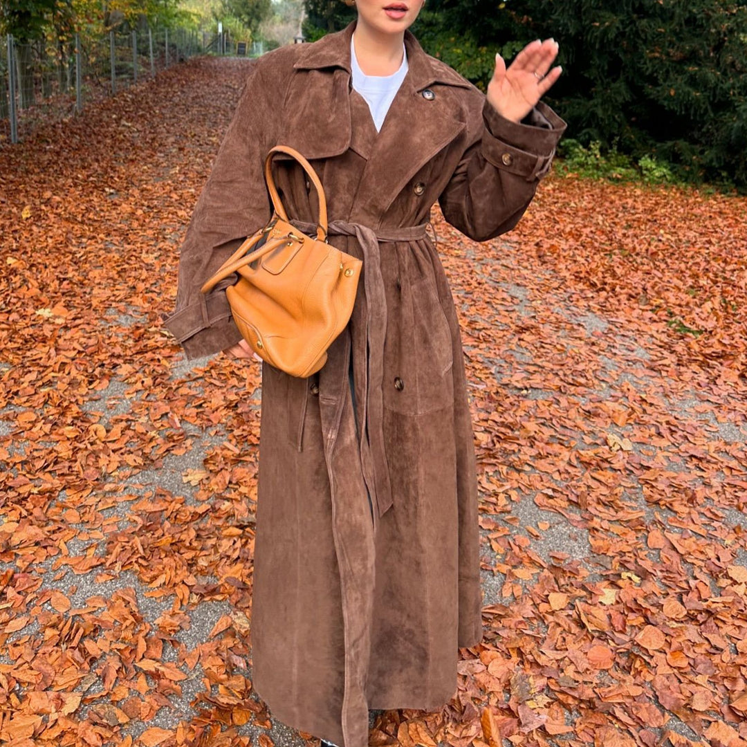 Damen Suede Trenchcoat mit Gürtel und eleganten Knopfdetails Heidi-Mode