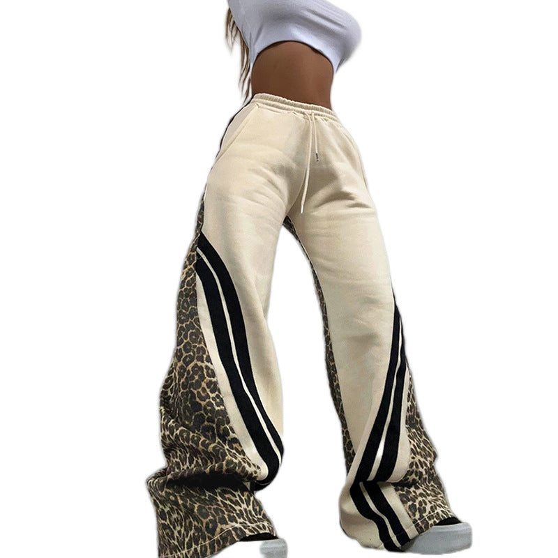 Damen Sportliche Sweatpants mit Leomuster und seitlichen Streifen Heidi-Mode