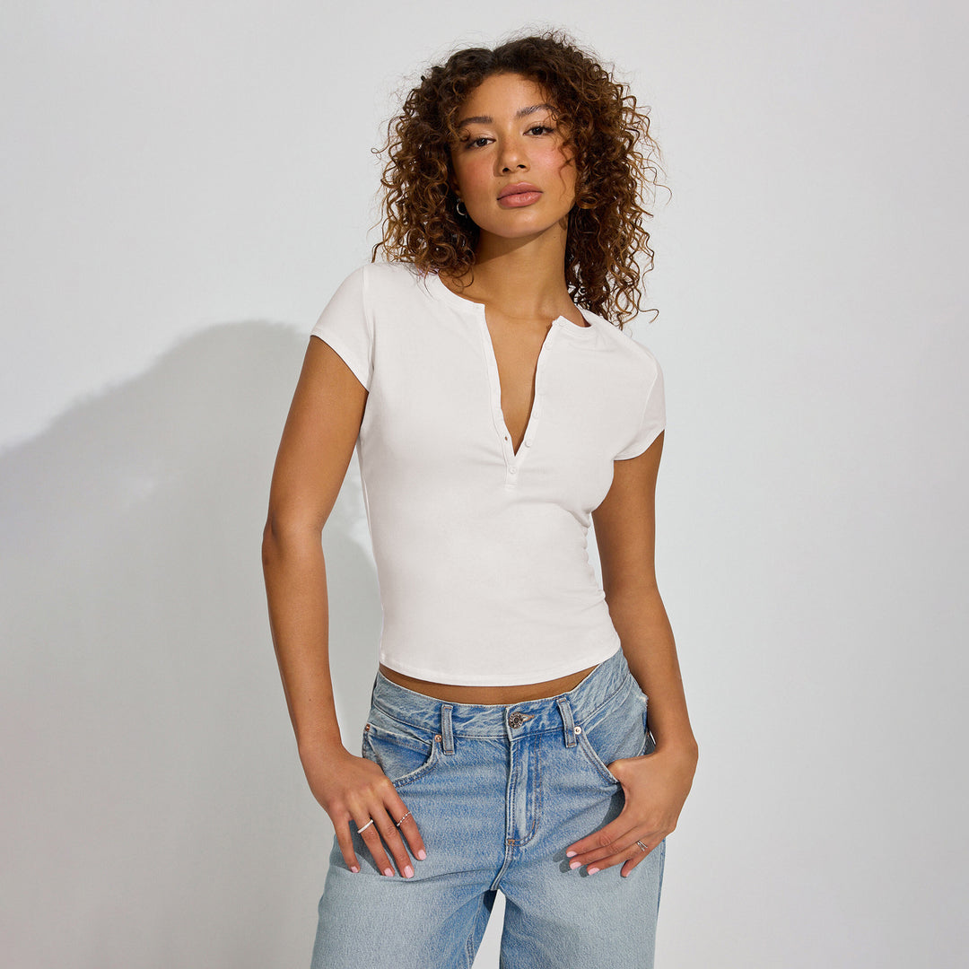 Damen modisches Kurzarm-Crop-Top mit Knopfleiste und figurbetontem Schnitt Heidi-Mode