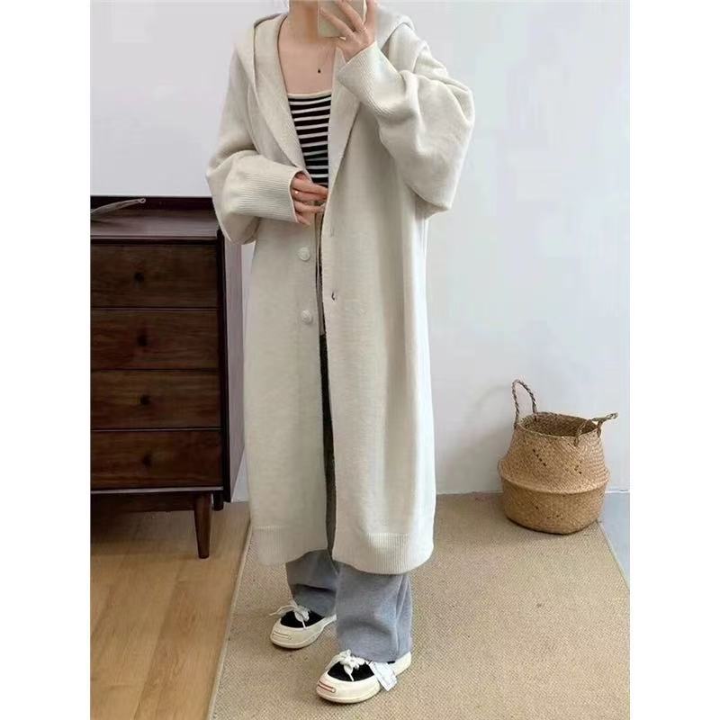 Damen Langer Strickcardigan mit Kapuze und praktischen Knöpfen Heidi-Mode