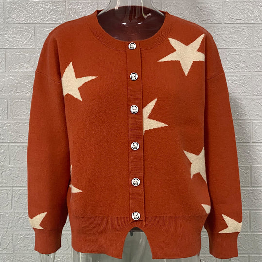 Damen modische Strickjacke mit Sternenmuster und Knopfdetails Heidi-Mode