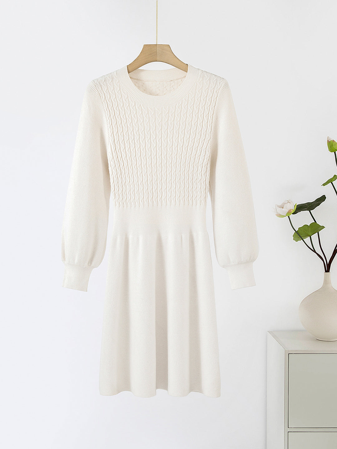 Damen Strickkleid mit voluminösen Ärmeln und strukturiertem Oberteil Heidi-Mode