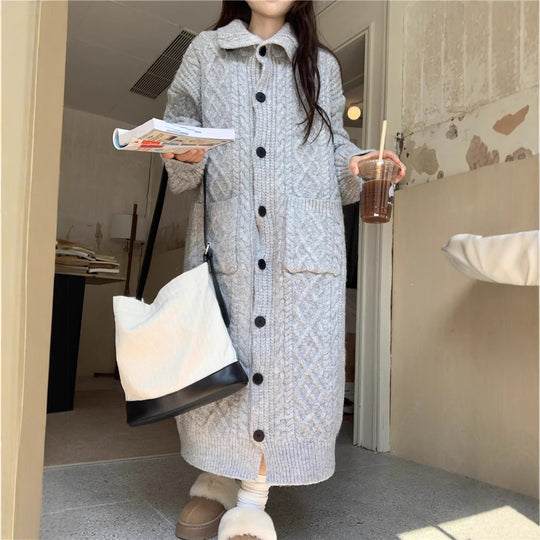 Damen Grobstrick-Knopfmantel mit eleganter Zopfmusterung und praktischen Taschen Heidi-Mode