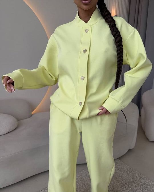 Damen elegantes Lounge-Set mit dekorativen Knöpfen und hohem Kragen Heidi-Mode