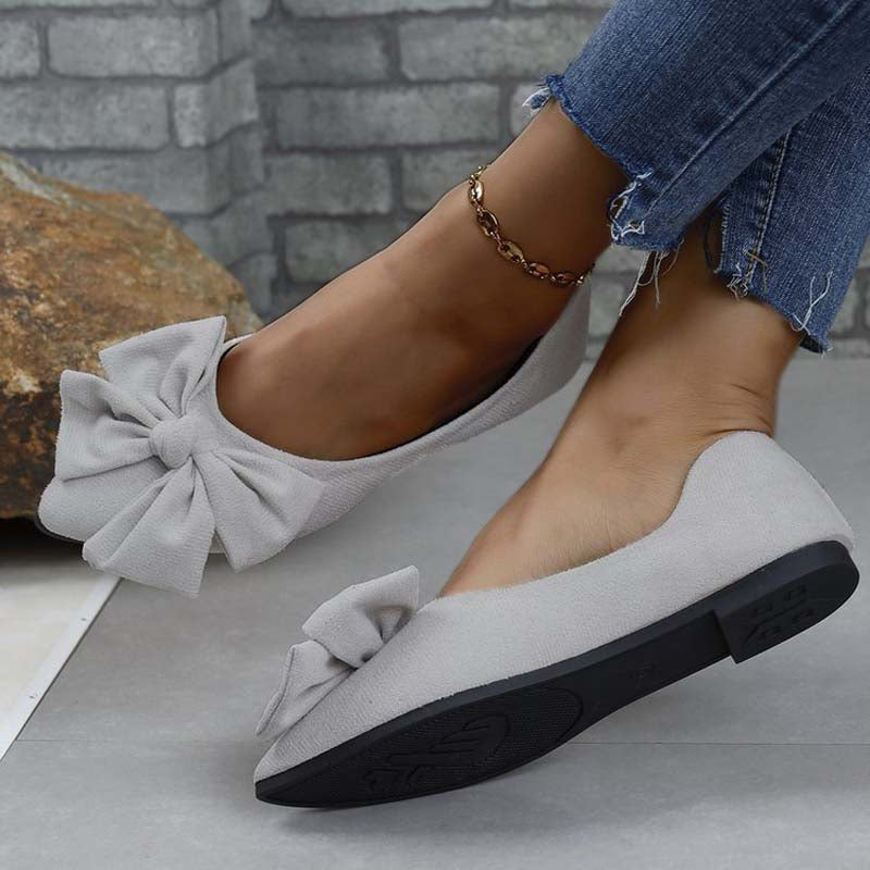 Flache Schuhe mit spitzer Zehenpartie