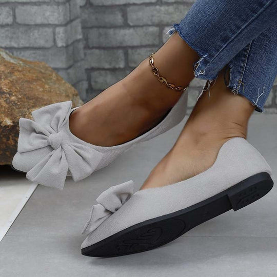 Flache Schuhe mit spitzer Zehenpartie