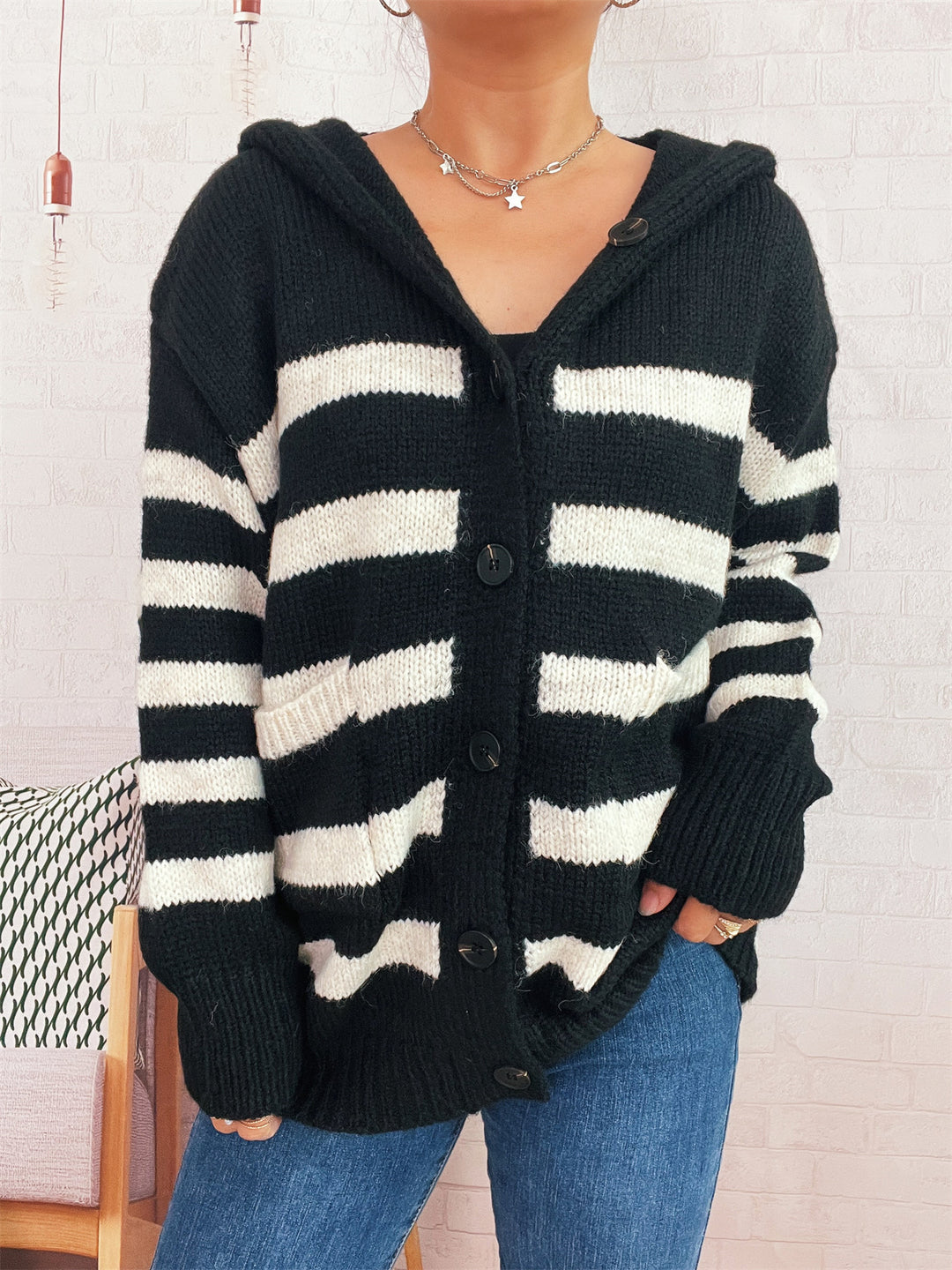 Damen oversized Strickjacke mit kontrastierenden Streifen und Kapuze Heidi-Mode