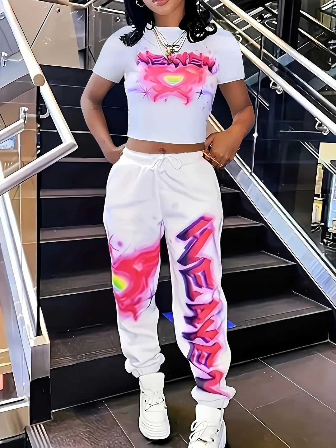 Damen Streetwear Ensemble mit kreativer Grafikgestaltung und lässigem Schnitt Heidi-Mode