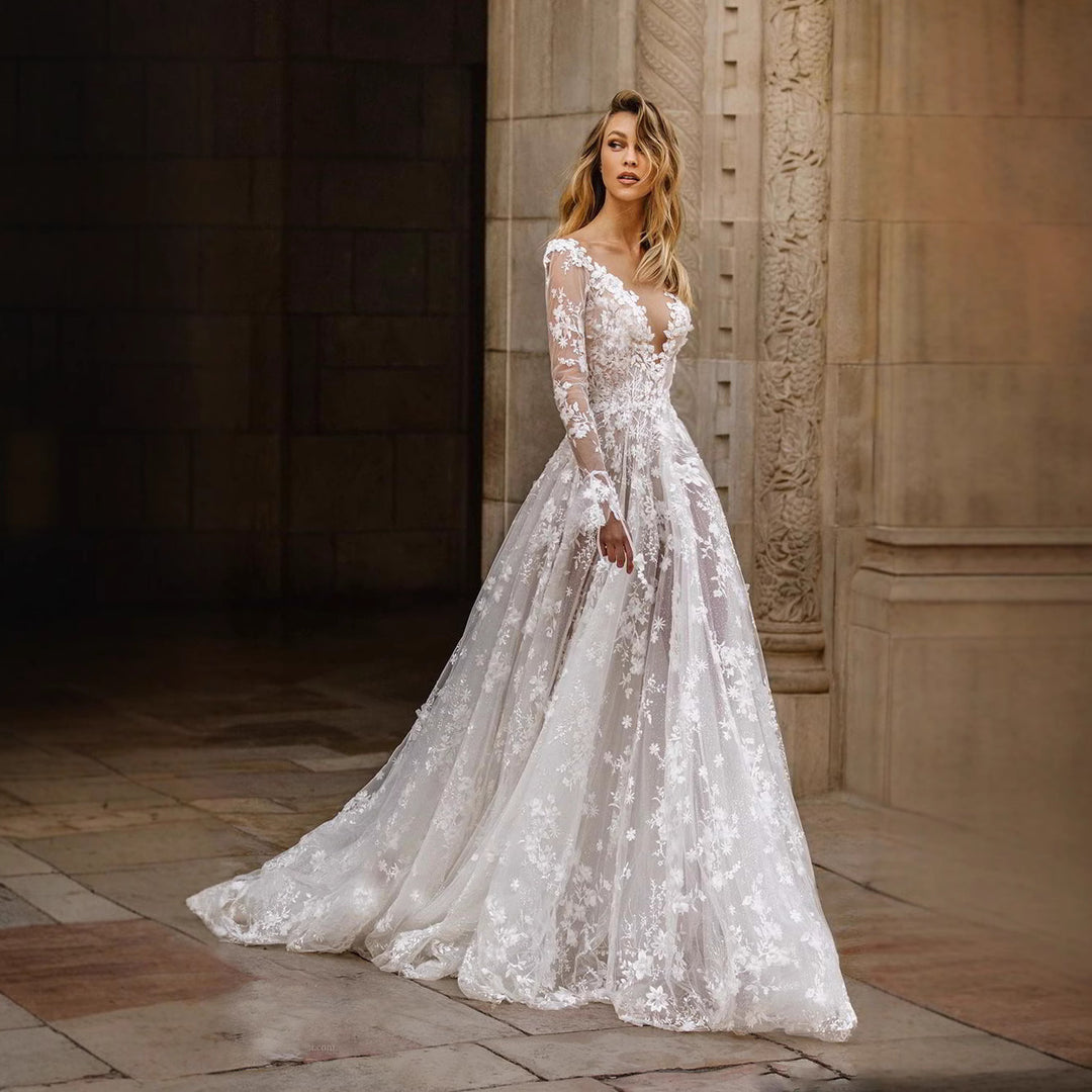 Damen Hochzeitskleid mit filigranem Spitzenoberteil und tiefem V-Ausschnitt Heidi-Mode