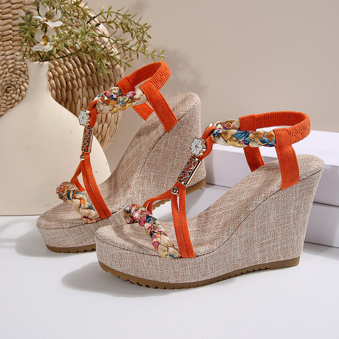 Damen Wedge-Sandalen mit geflochtenem Riemen und elegantem Schmuckdetail Heidi-Mode
