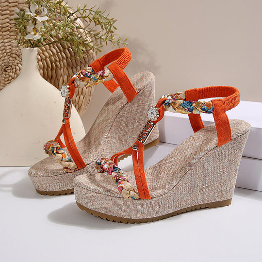 Damen Wedge-Sandalen mit geflochtenem Riemen und elegantem Schmuckdetail Heidi-Mode