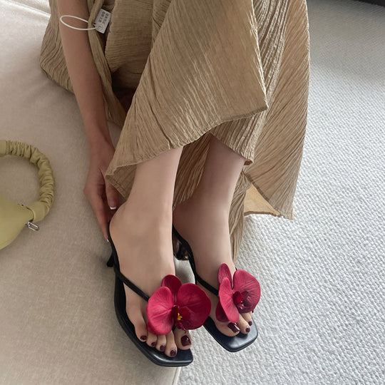Damen Flip-Flops mit floralen Details und zierlichem Absatz Heidi-Mode