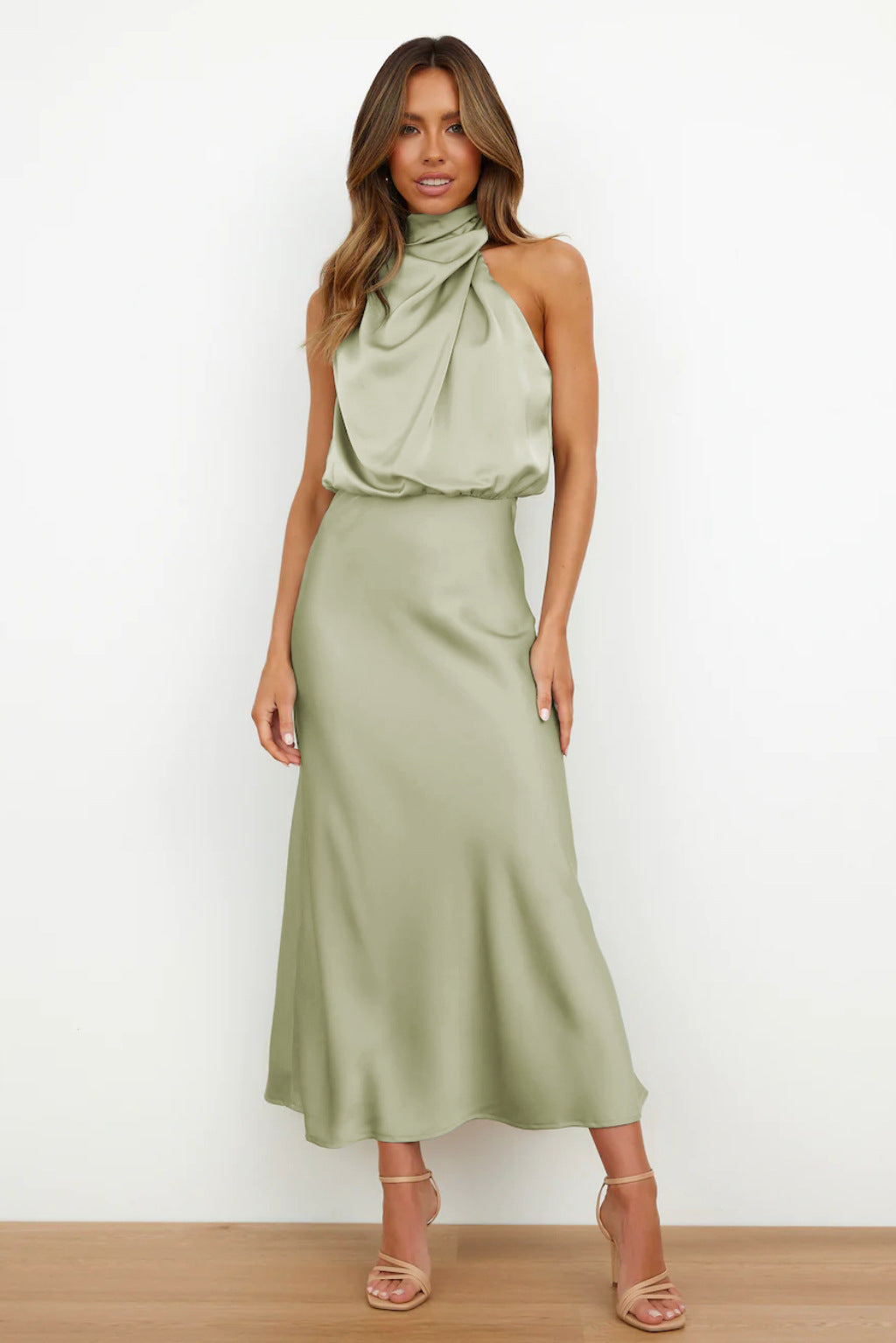 Heidi-Mode | Stilvolle Grüne Midi Kleid mit Modernem Ausschnitt